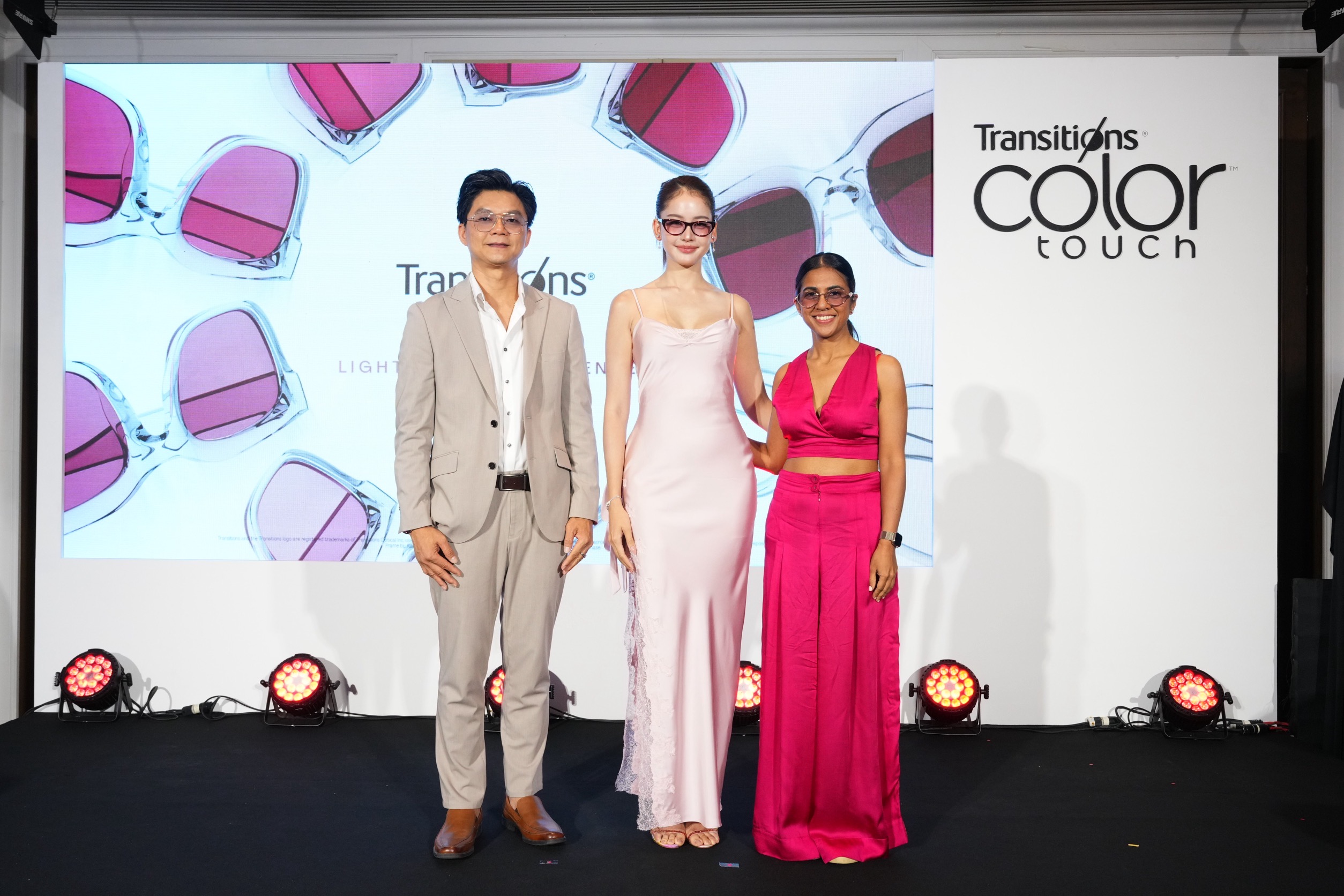Transitions® Color Touch™ เปิดตัวในประเทศไทย “โบว์–เมลดา” ขึ้นแท่น Campaign Partner คนแรกของ Transitions® ประเทศไทย เปิดตัวเลนส์เปลี่ยนสี (Dynamic Lenses) เจเนอเรชันใหม่ ที่มาพร้อมสีสันบางเบาบนเลนส์ตลอดเวลา